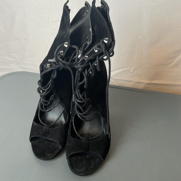 Kendall + Kylie Women's Ella Suede Lace Strappy Front Heeled Sandals Black 7.5 - Picture 15 of 15